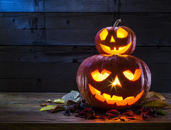 Sourire lanterne de citrouille ou Jack-o '-lanterne est l'un des symboles — Photo