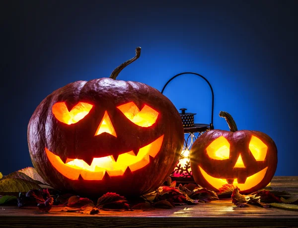 Sourire lanterne de citrouille ou Jack-o '-lanterne est l'un des symboles — Photo