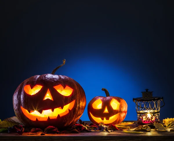 Lanterna de abóbora ou jack-o '-lanterna é um dos símbolos — Fotografia de Stock