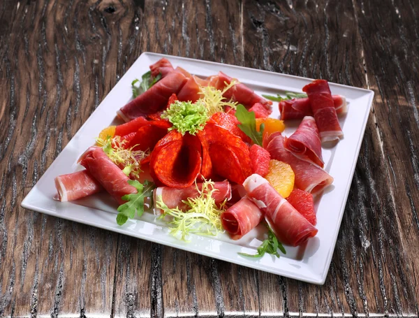 Bandeja de carne ou prato de corte a frio . — Fotografia de Stock