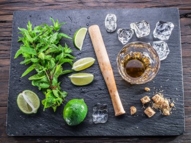 Mojito kokteyl malzemeler.