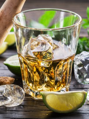 Mojito kokteyl malzemeler.