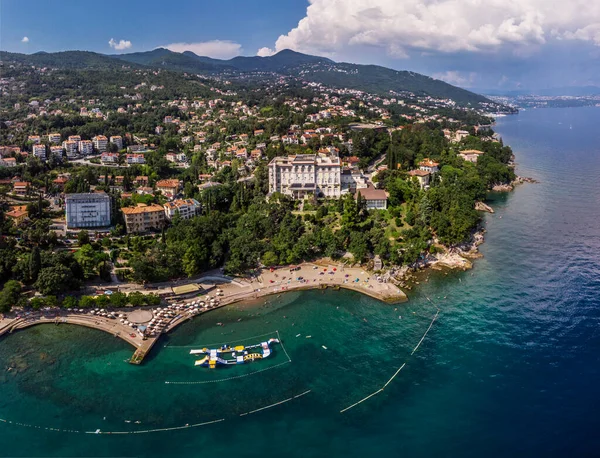 Hermosa Vista Panorámica Del Pueblo Lovran Orilla Del Mar Croacia — Foto de Stock