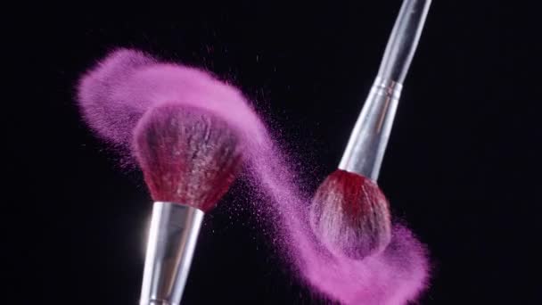 Cepillo Maquillaje Tiembla Crea Remolino Partículas Finas Polvo Rosa Sobre — Vídeos de Stock