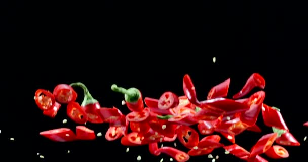 Červené Chilli Papričky Pomalu Létat Nahoru Pád Černém Pozadí Blackmagic — Stock video