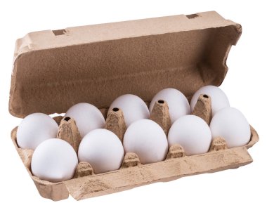 Beyaz arka planda izole edilmiş karton yumurta paketleme kutusu. Dosya kırpma yolu içeriyor.