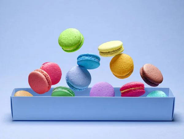 Bunte Süße Macarons Oder Makronen Aromatisierte Kekse Die Der Luft — Stockfoto