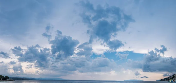 Calm Sea Cloudy Sky Pierced Sun Rays Beautiful Nature Background — Stock Photo, Image