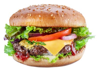 Sığır pirzolası, sebze ve soğanlı leziz bir hamburger, beyaz arka planda izole edilmiş. Fast food konsepti.