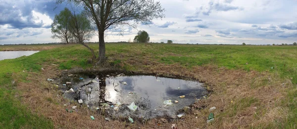 Stapels Vuilnis Wei Milieuproblemen Achtergrond Helpen Weiden Bossen — Stockfoto