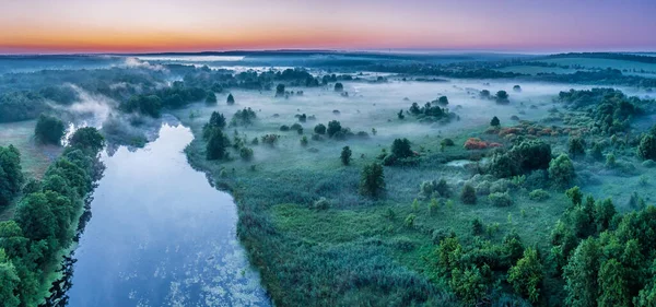 Дымный Утренний Туман Над Рекой Панорамный Вид Реку Зеленые Берега — стоковое фото