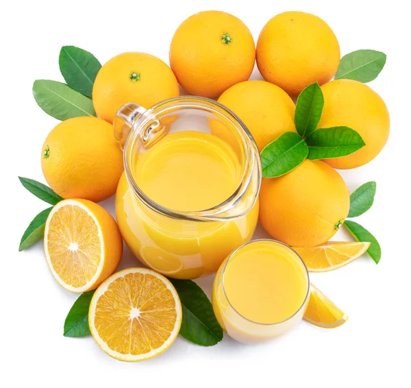 白色背景下分离的黄色橙子和鲜橙汁 — 图库照片