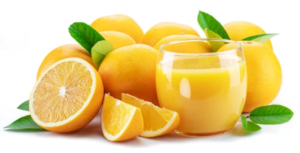 Gelbe Orangenfrüchte Und Ein Glas Frischer Orangensaft Auf Weißem Hintergrund — Stockfoto