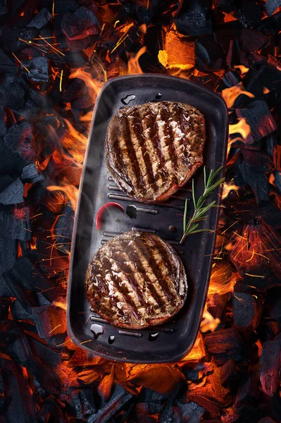 Deux Steaks Bœuf Mignon Grillés Sur Une Poêle Barbecue Sur — Photo