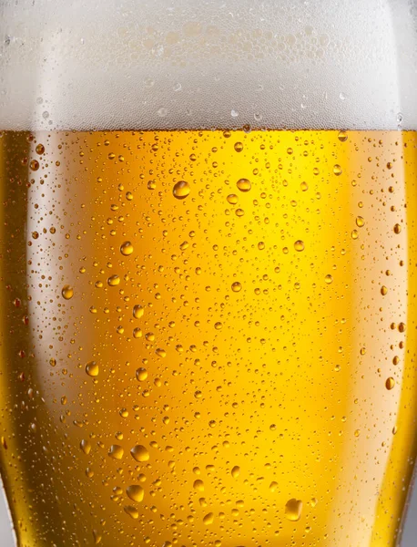 Een Gekoeld Glas Bier Close Kleine Waterdruppels Koud Oppervlak Van — Stockfoto