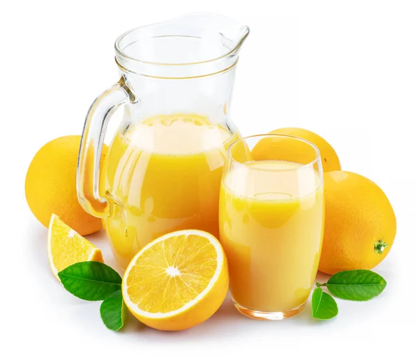 Gelbe Orangenfrüchte Und Frischer Orangensaft Isoliert Auf Weißem Hintergrund — Stockfoto