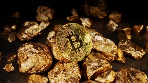Rotasi Bitcoin Dengan Bongkahan Emas Konsep Mata Uang Kriptocurrency Dunia — Stok Video