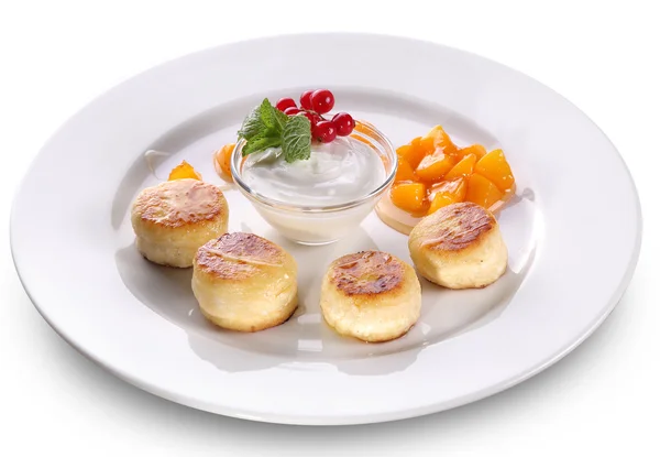 Cheese cakes on a white plate. — Stock Photo, Image