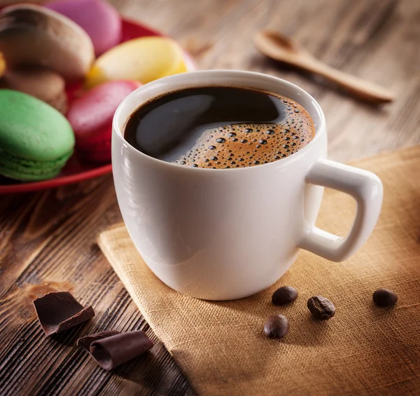 Ceașcă de cafea și macaron francez . — Fotografie, imagine de stoc