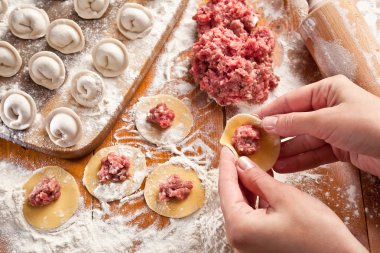 mantı. cook's ellerde doldurma etli hamur.