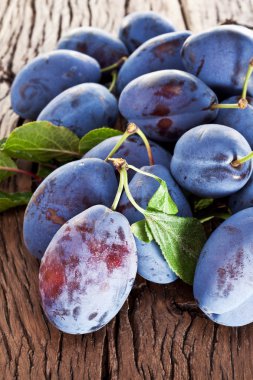 Erik eski ahşap masa.