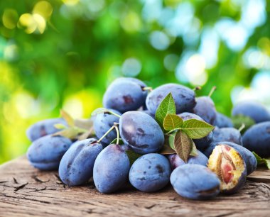 Erik eski ahşap masa.