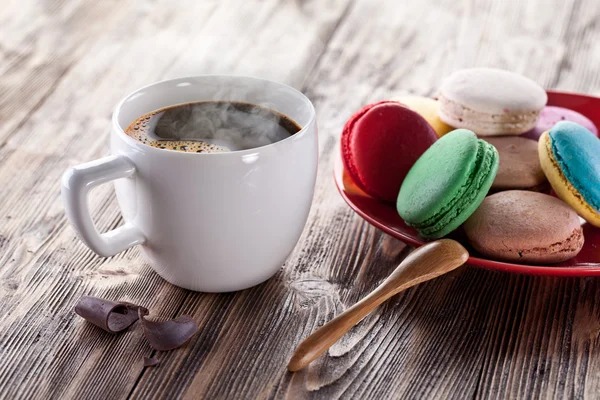 Ceașcă de cafea și macaron francez . — Fotografie, imagine de stoc