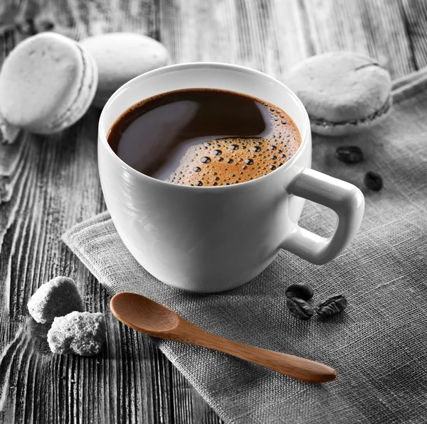 Cup of coffee and french macaron. — Stock Photo, Image