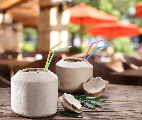 Agua de coco —  Fotos de Stock