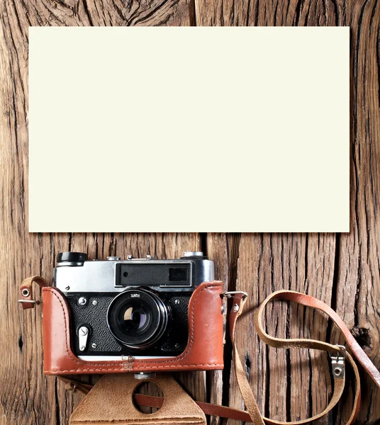 Old rangefinder camera on the old wooden table. — Stock Photo, Image