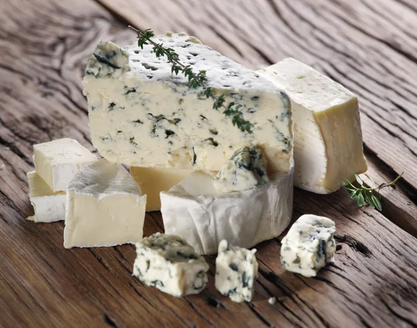 Slices of Danish Blue cheese. — Stock Photo, Image