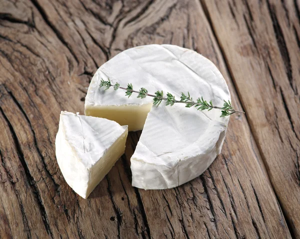 Camembert-Käse. — Stockfoto