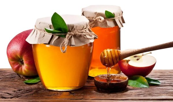 Glass cans full of honey and apples. Clipping paths. — Stock Photo, Image