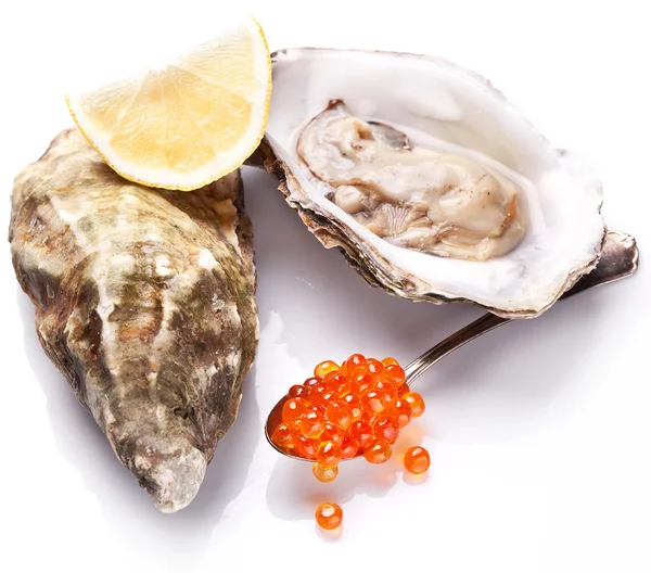 Raw oyster,lemon and red caviar on a whte background. — Stock Photo, Image