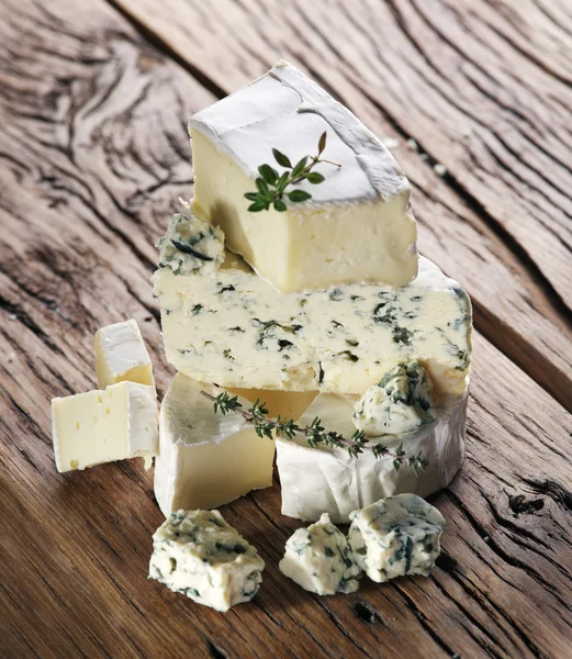 Slices of Danish Blue cheese. — Stock Photo, Image