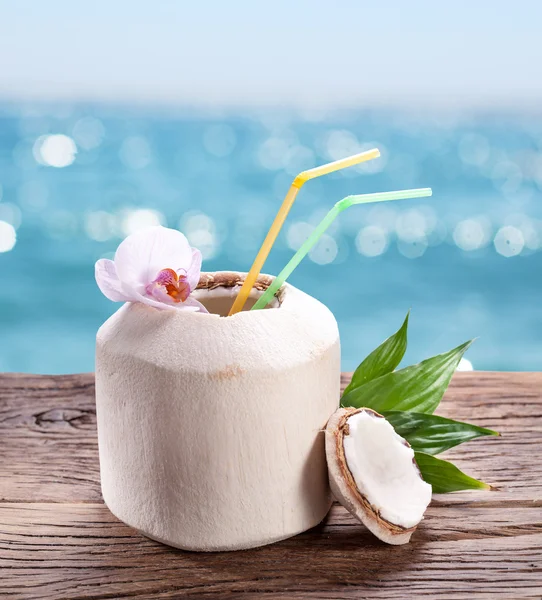 Agua de coco —  Fotos de Stock