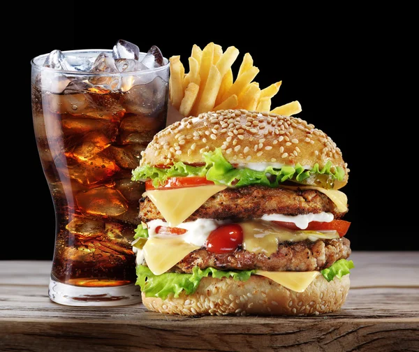 Hamburger, potato fries, cola drink. Takeaway food. — Stock Photo, Image