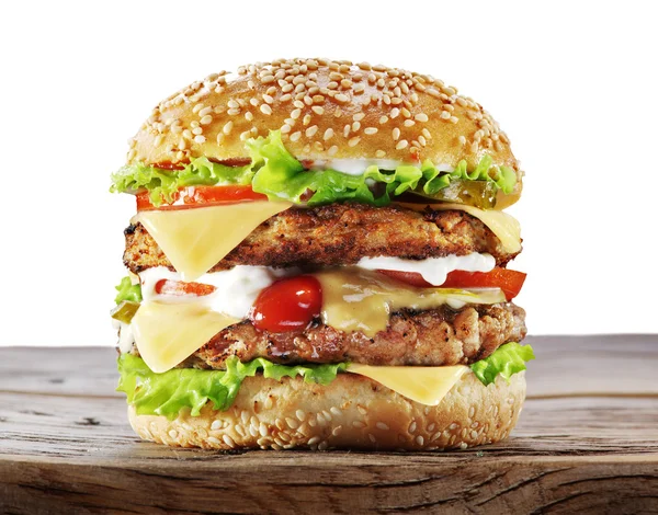 Hamburger auf altem Holztisch. — Stockfoto