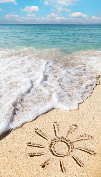 Sun drawn on the beach sand. — Stock Photo, Image