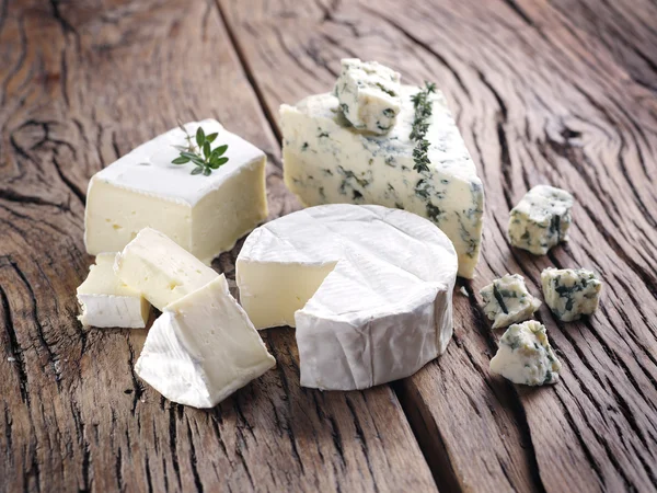 Slices of Danish Blue cheese. — Stock Photo, Image