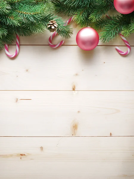 Décoration de Noël avec fourrure et boules — Photo