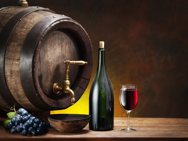 Still-life with glass of wine, bottle and barrel. — Stock Photo, Image