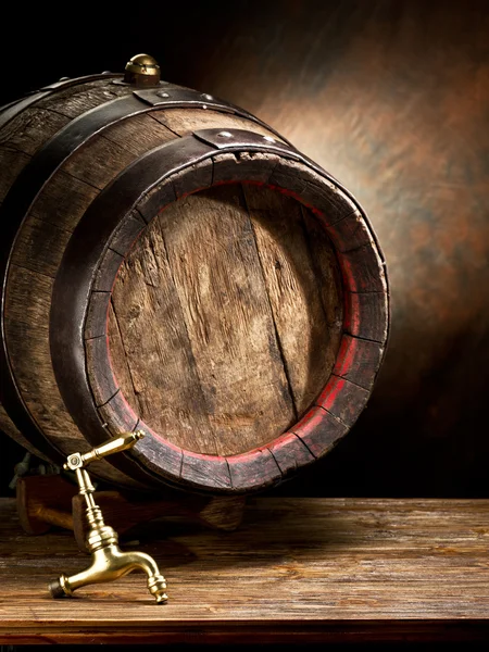 Barrica de vino de roble viejo . — Foto de Stock