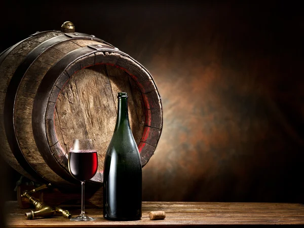 Still-life with glass of wine, bottle and barrel. — Stock Photo, Image