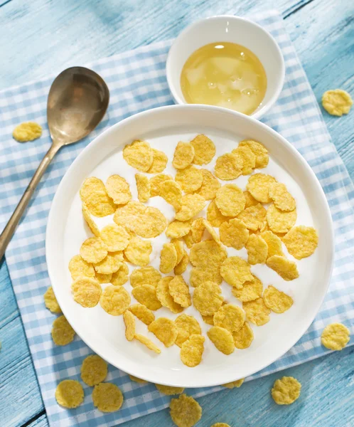 Copos de maíz cereales y leche . —  Fotos de Stock