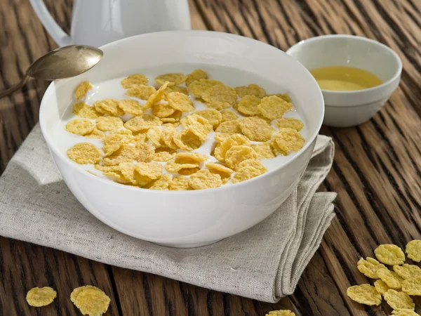 Cornflakes cereal and milk. — Stock Photo, Image