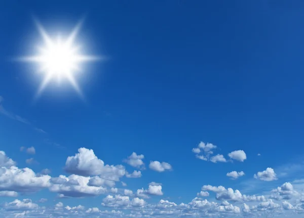 White heap clouds and bright sun in the blue sky. — Stock Photo, Image