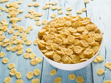 Beyaz kase mısır gevreği. 