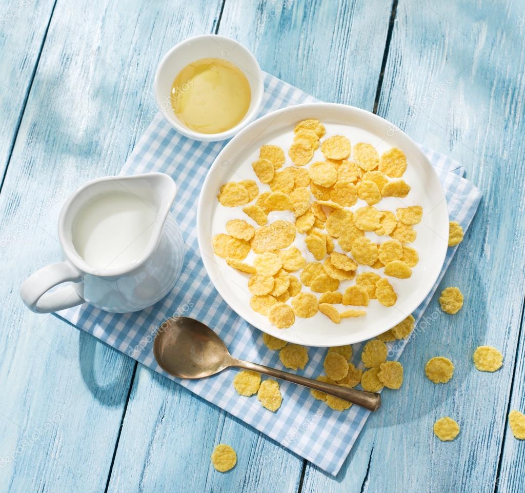 Cornflakes cereal and milk. 