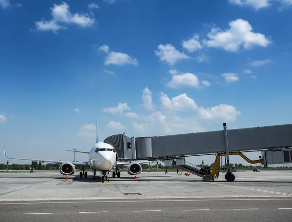 Embarque ou desembarque no aeroporto . — Fotografia de Stock